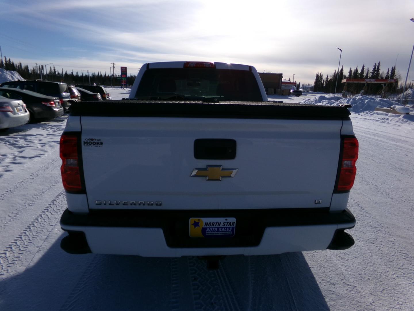 2017 White Chevrolet Silverado 1500 LT Crew Cab 4WD (3GCUKREC5HG) with an 5.3L V8 OHV 16V engine, 6A transmission, located at 2630 Philips Field Rd., Fairbanks, AK, 99709, (907) 458-0593, 64.848068, -147.780609 - Photo#3